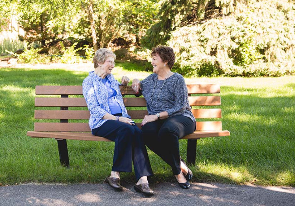 
								Two ladies on bench